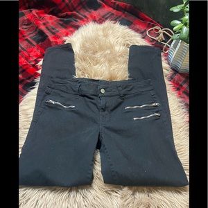 Jeans with zipper details